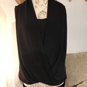 4[Vince Camuto] Wrap shirttail blouse